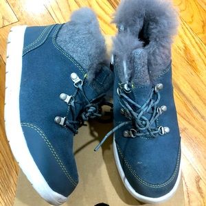Little kid UGG used Sneaker